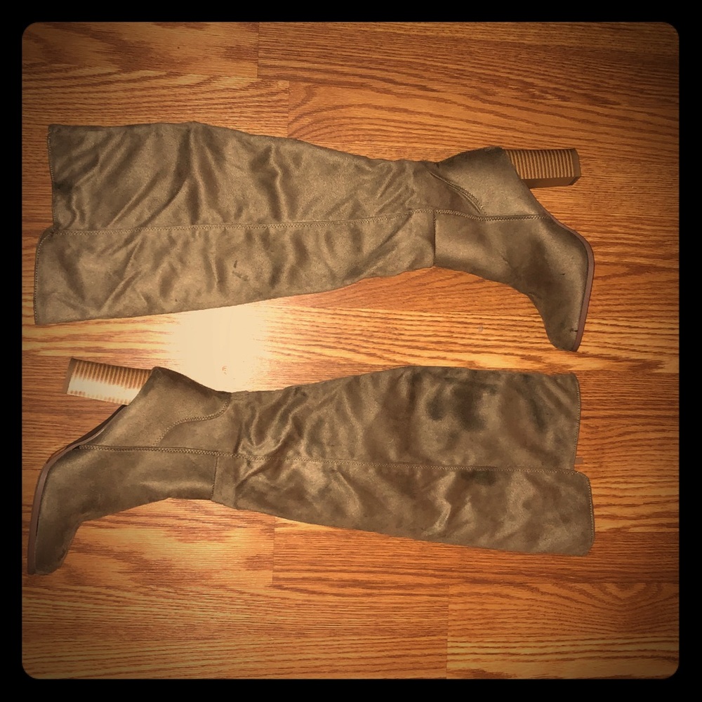 LIGHT BROWN FAUX SUEDE KNEE HIGH BOOTS SIZE 8.5